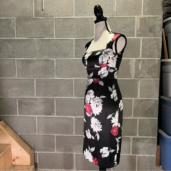 White House Black Market sleeveless dress. - Picture 4 of 12